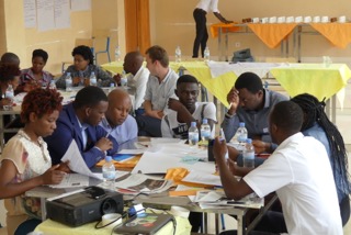 Workshop Rwanda bei der Arbeit